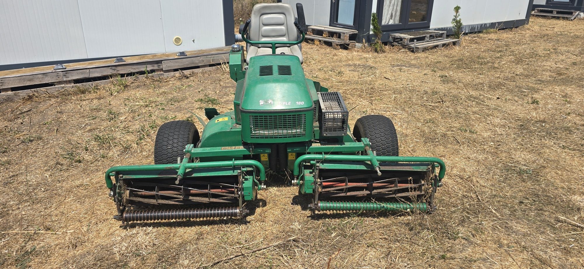 Vand tractor tuns gazonul  PROFESIONAL