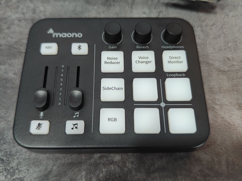 Микрофон со звуковой картой  Maono PD200X