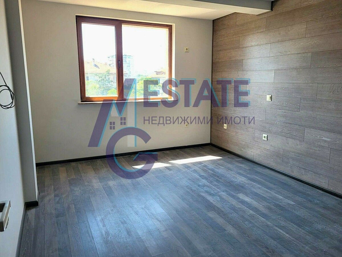 Тристаен апартамент в гр. София, жк. Зона Б-19