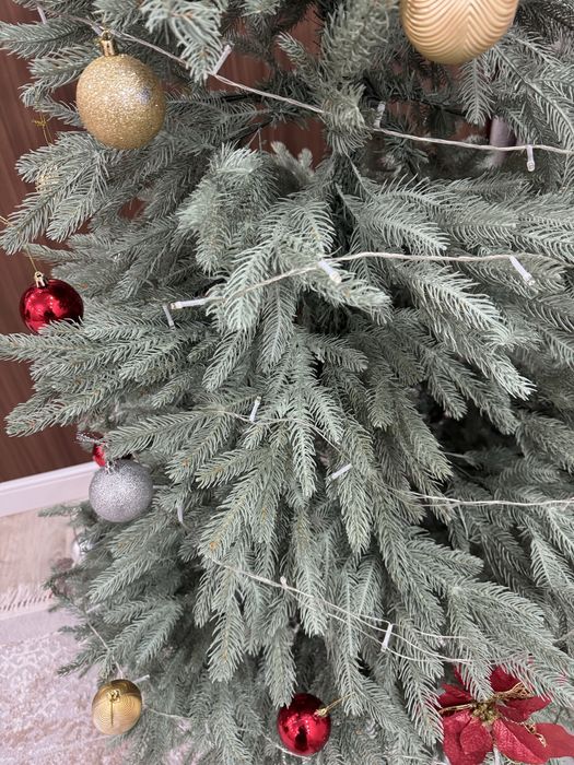 Ёлка 210 см. Литая. Продам за 45 тыс. Покупала год назад