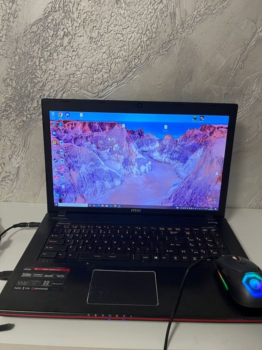 Vând laptop gaming msi