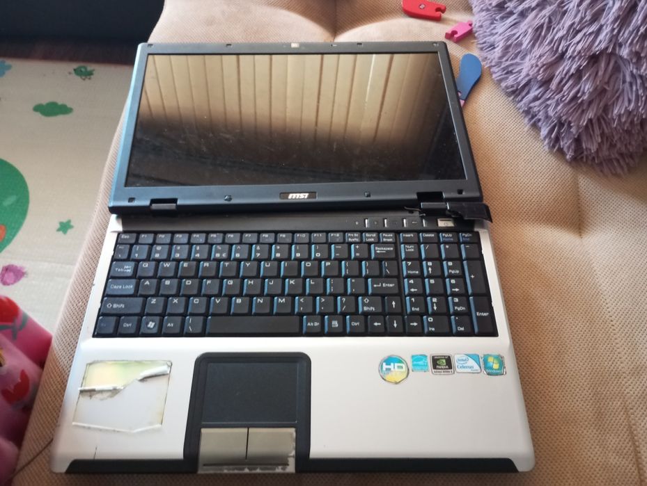 Лаптоп MSI  cr500
