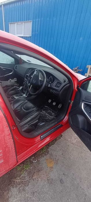 Dezmembrez  Volvo V40 R-Design D3 2.0 d 2013