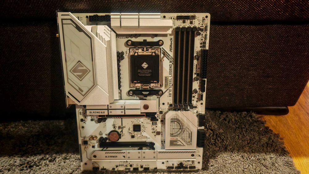 ASRock X870 Steel Legend + AMD Ryzen 7 7800X3D 96MB/120W/AM5