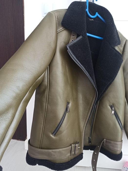 Продаю  женскую кожаную  дублёнку