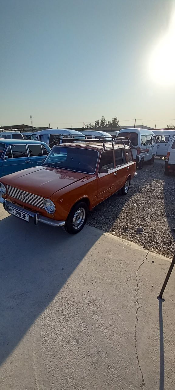 Vaz 2102 sotiladi