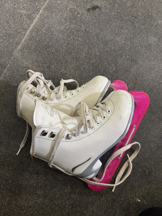 Продам коньки для фигурного катания