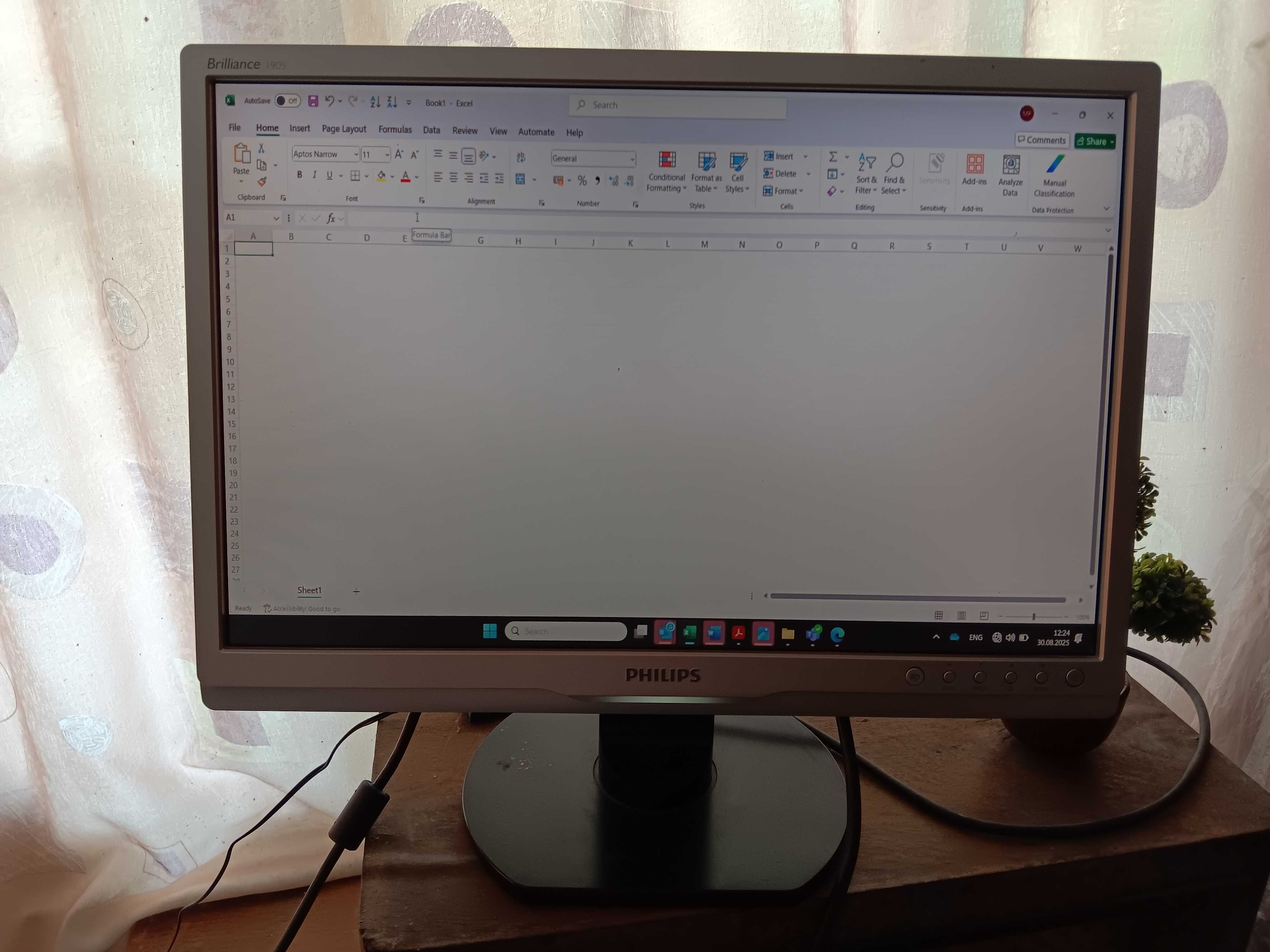 Монитори за компютър Philips и ACER