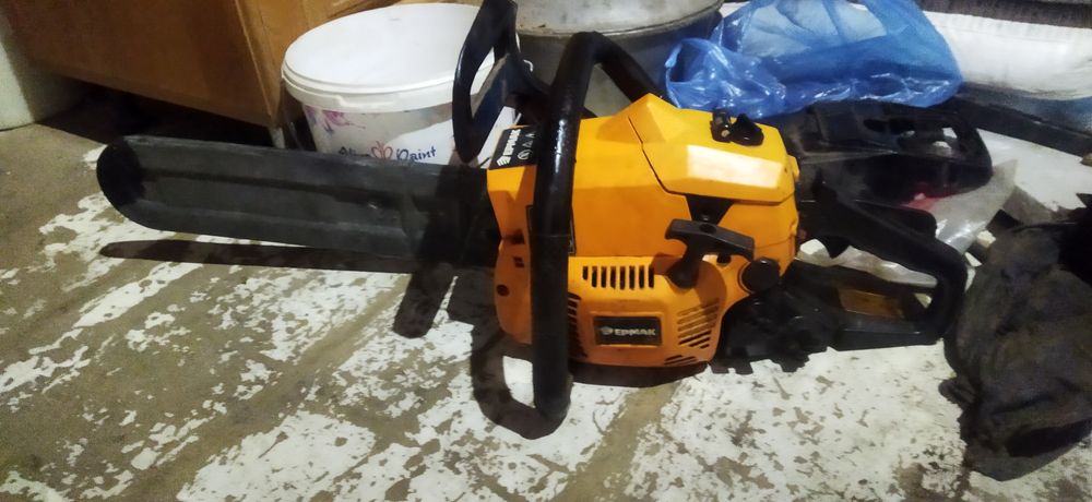 Продам Бензопилу