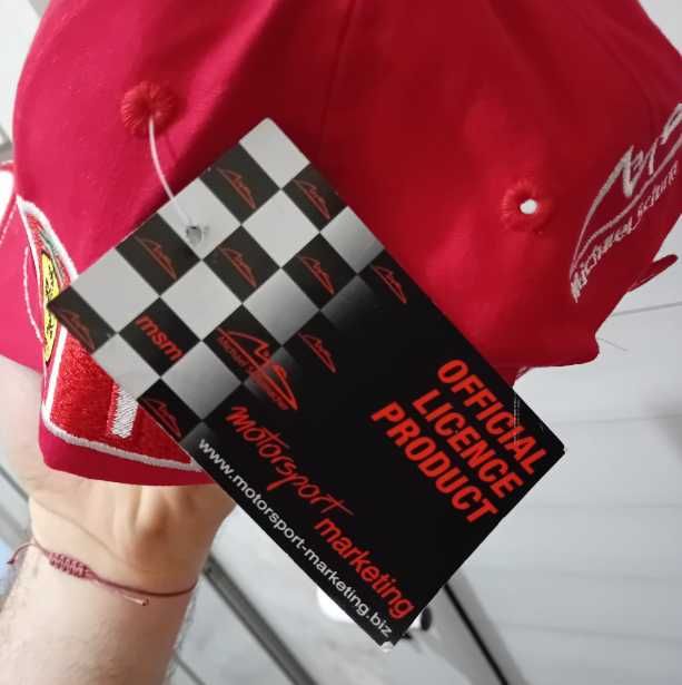 Оригинална шапка на Михаел Шумахер с автограф