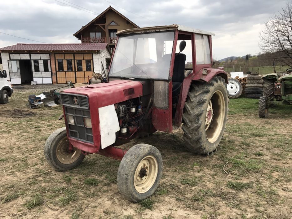 Dezmembrez tractor internațional 553 ih case