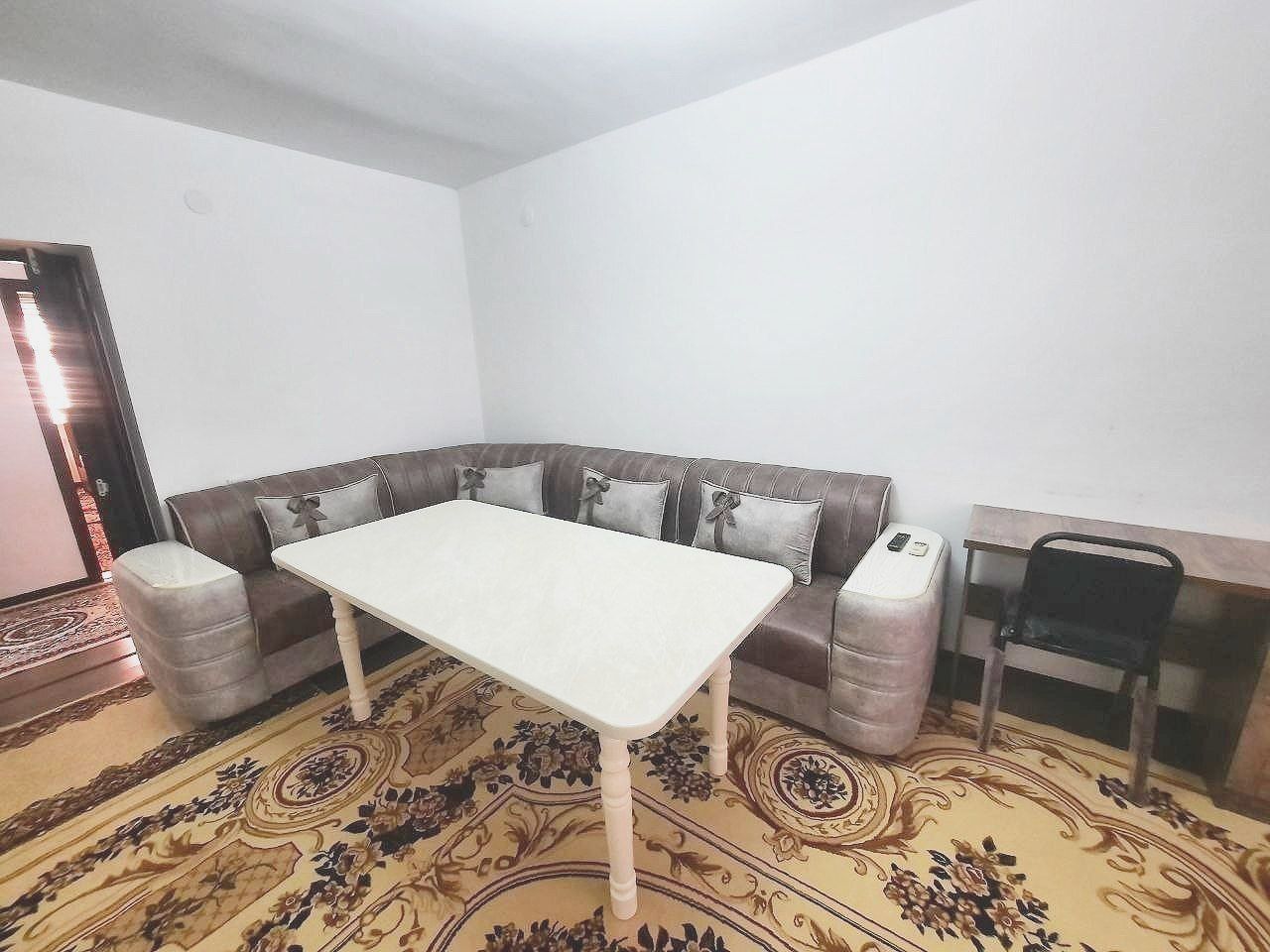 Tòy tepada 3 xonali kvartira ijaraga beriladi