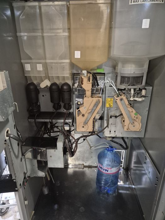 Вендинг машини Зануси Зенит капсули Лаваца и зърна