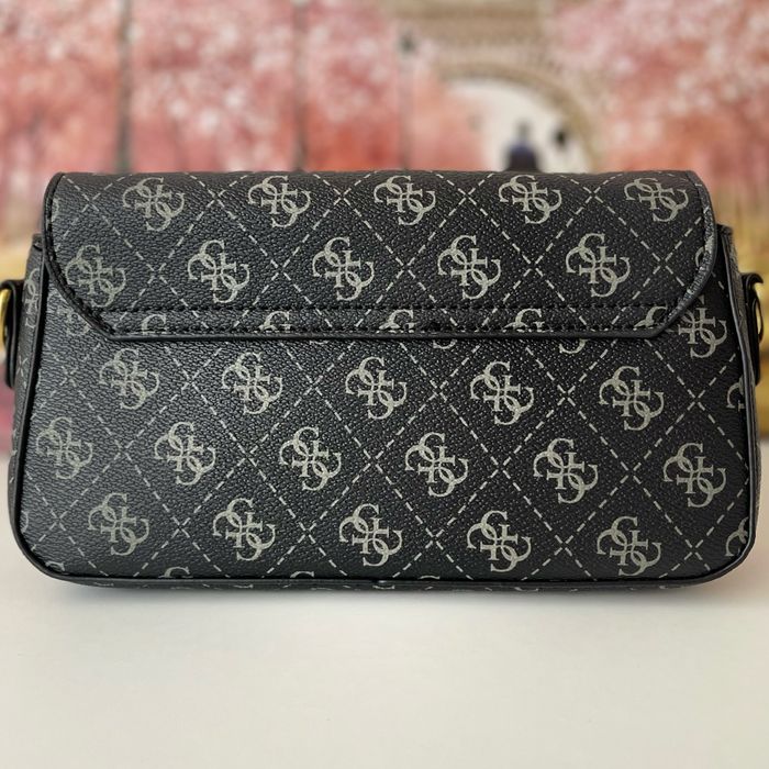 **НОВИ** Чанти Guess в 3 различни цвята с регулируеми дръжки