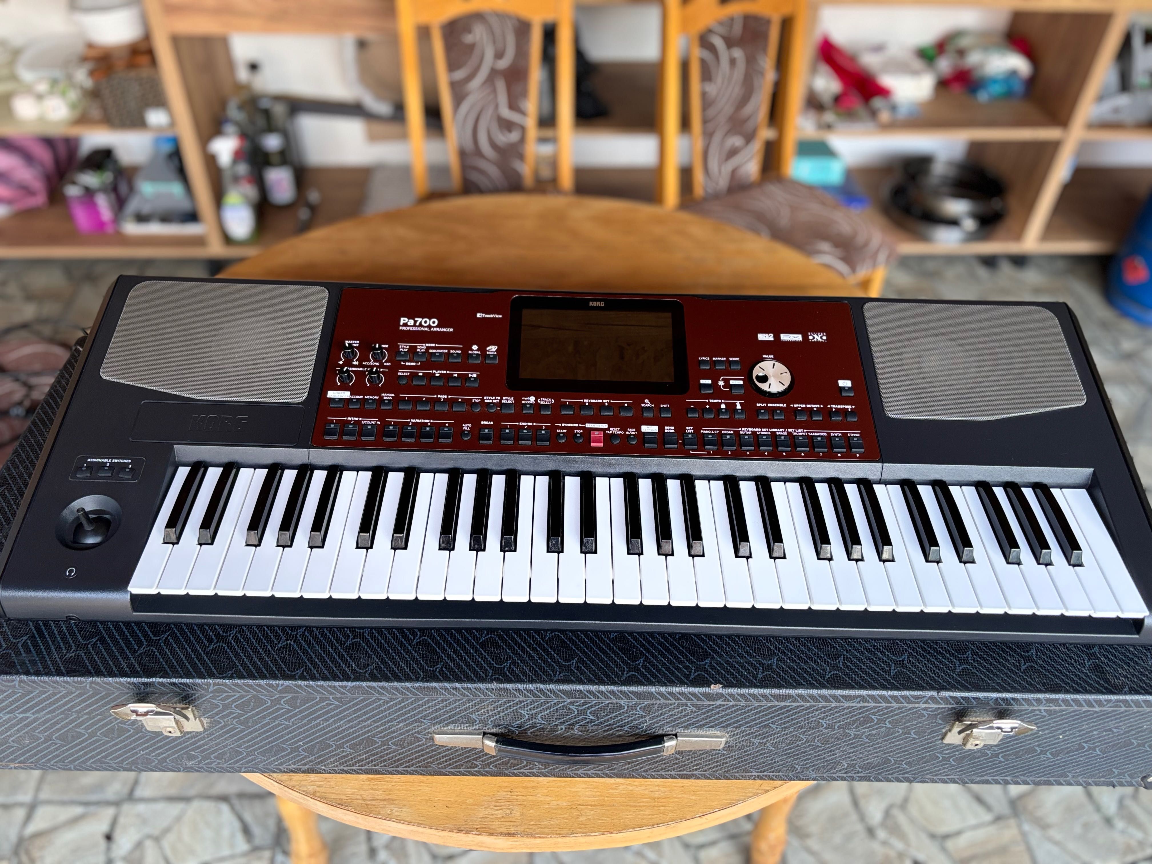 KORG PA 700 като нов