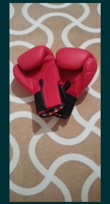 Vând mănuși de kyng box