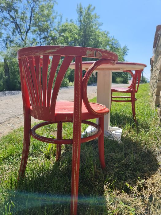 Mobila vintage!Set masa cu două scaune din lemn și metal.