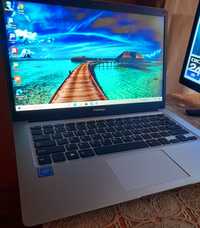 Laptop ultraportabil Prestigio SmartBook