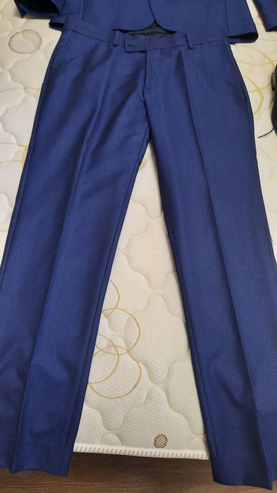 Продавам костюм и обувки на Теодор