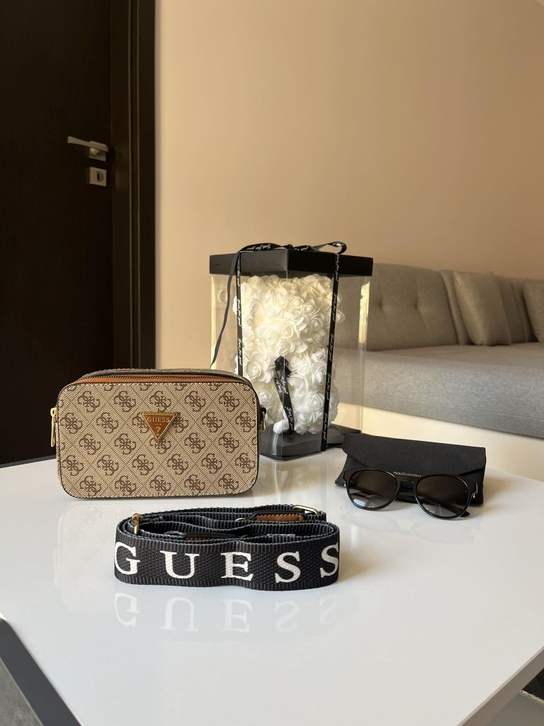 Дамск чанти Guess