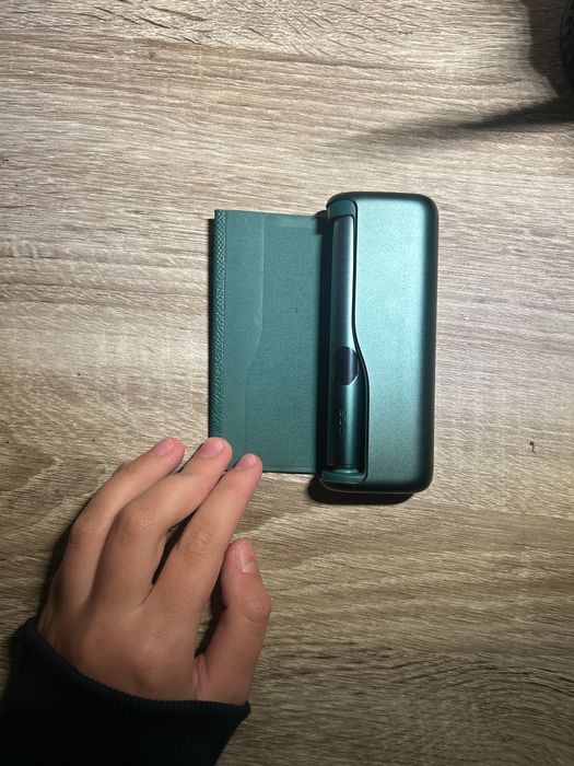 Iqos iluma verde cu portofel