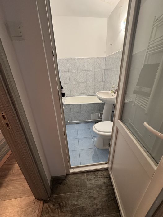 Inchiriez apartament