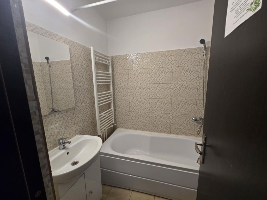 Inchiriez apartament in regim hotelier