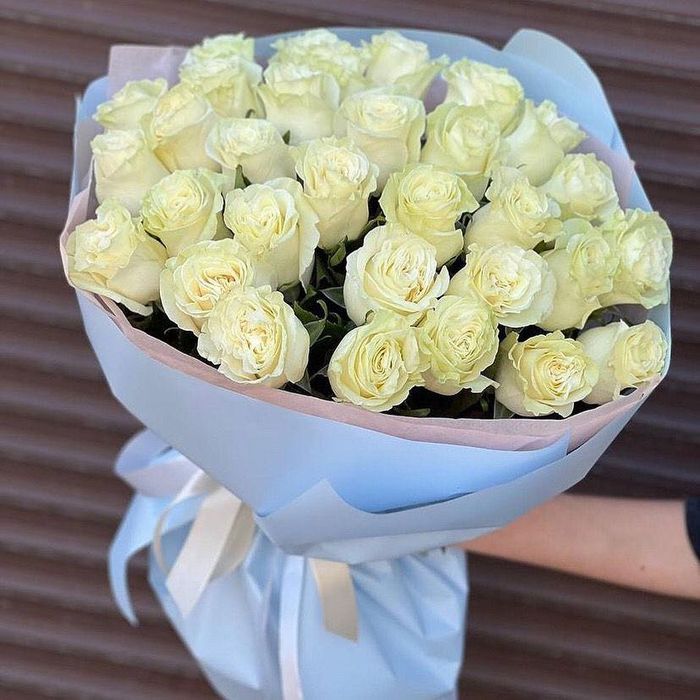 Голландские розы, пионы розовые