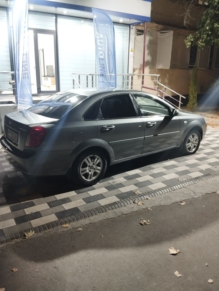 Lasetti 1.6 sotiladi avtomat