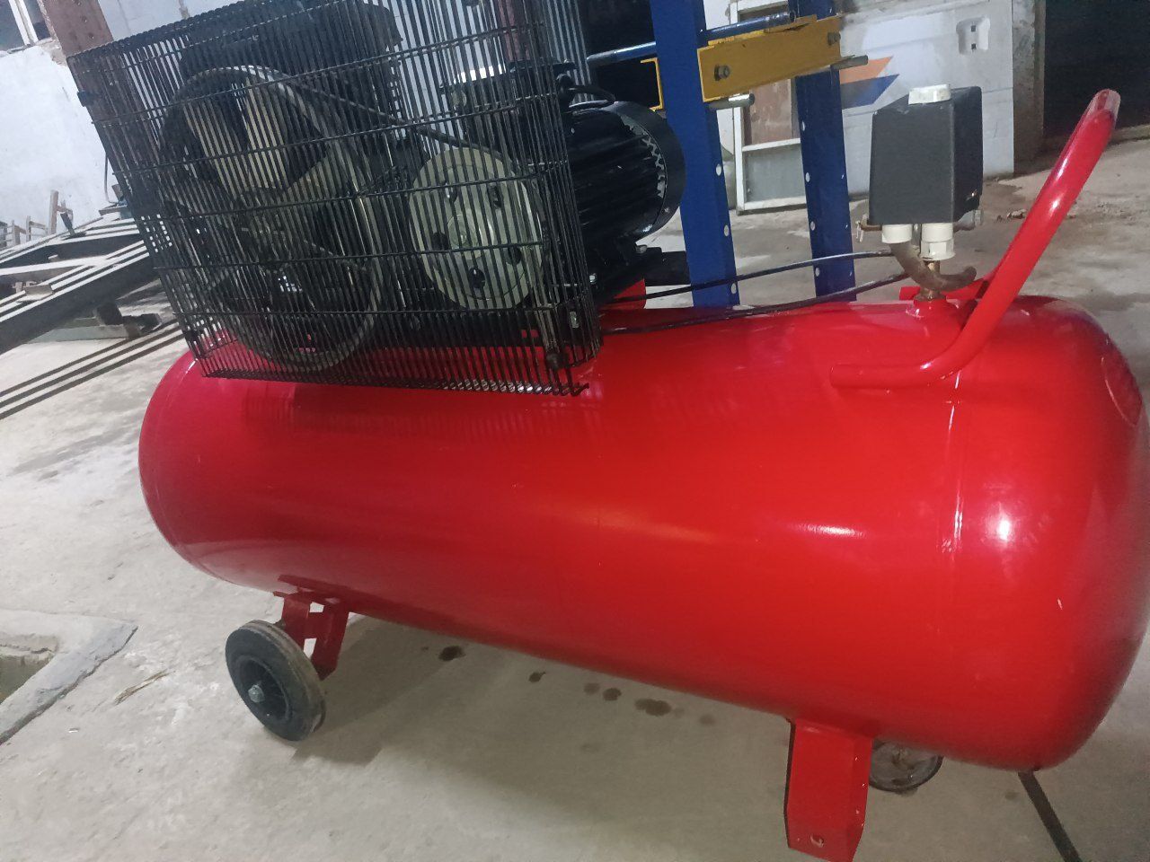 Поршневой масляный компрессор 
REMEZA-СБ4/С-200.АВ515 - 380 В
Х