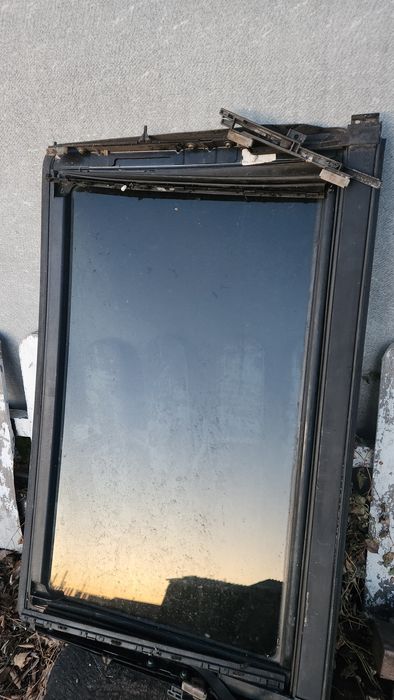 Продам стекло люк мерседес 210