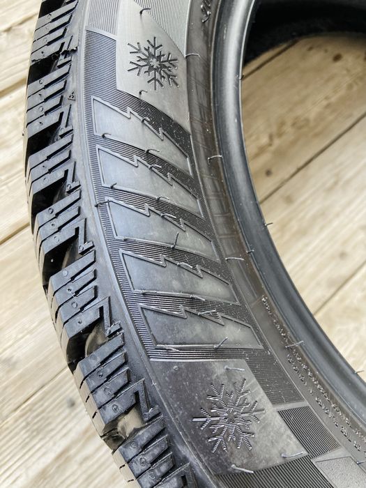 Зимние шины Triangle  с шипами 205 55 R16