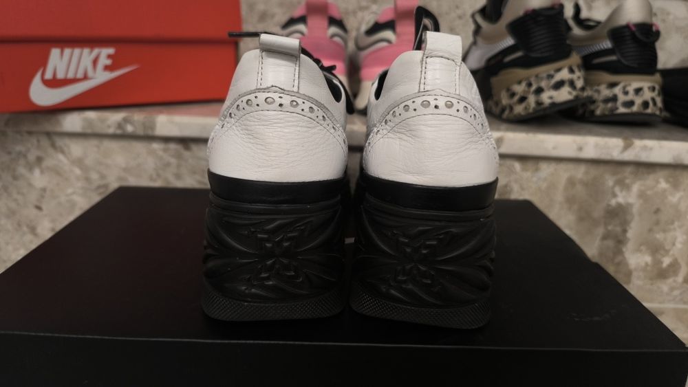 Mona Lisa white and black