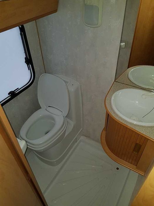 Продавам каравана  Trigano Rubis 380 2006г