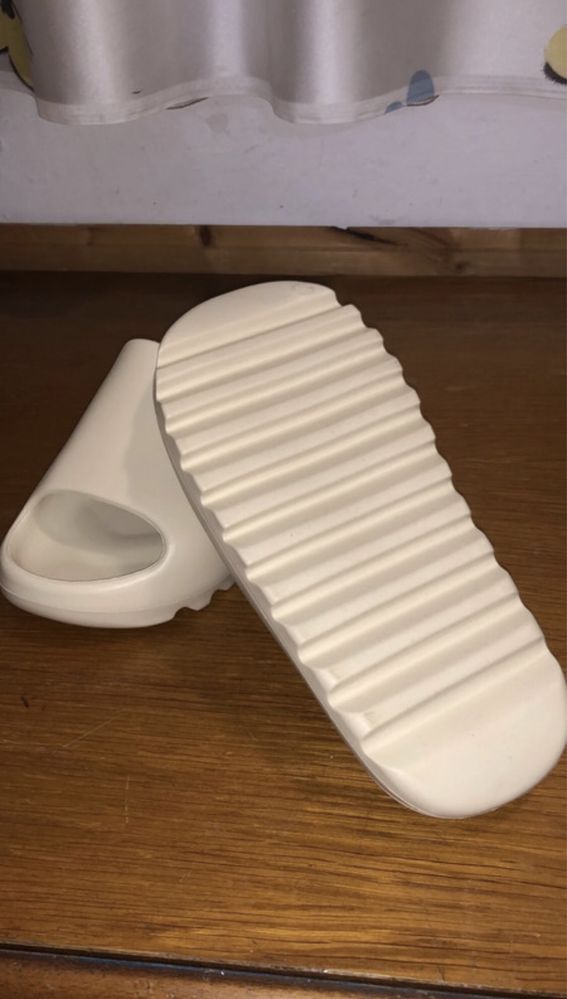 Yeezy Slide Bone, 42