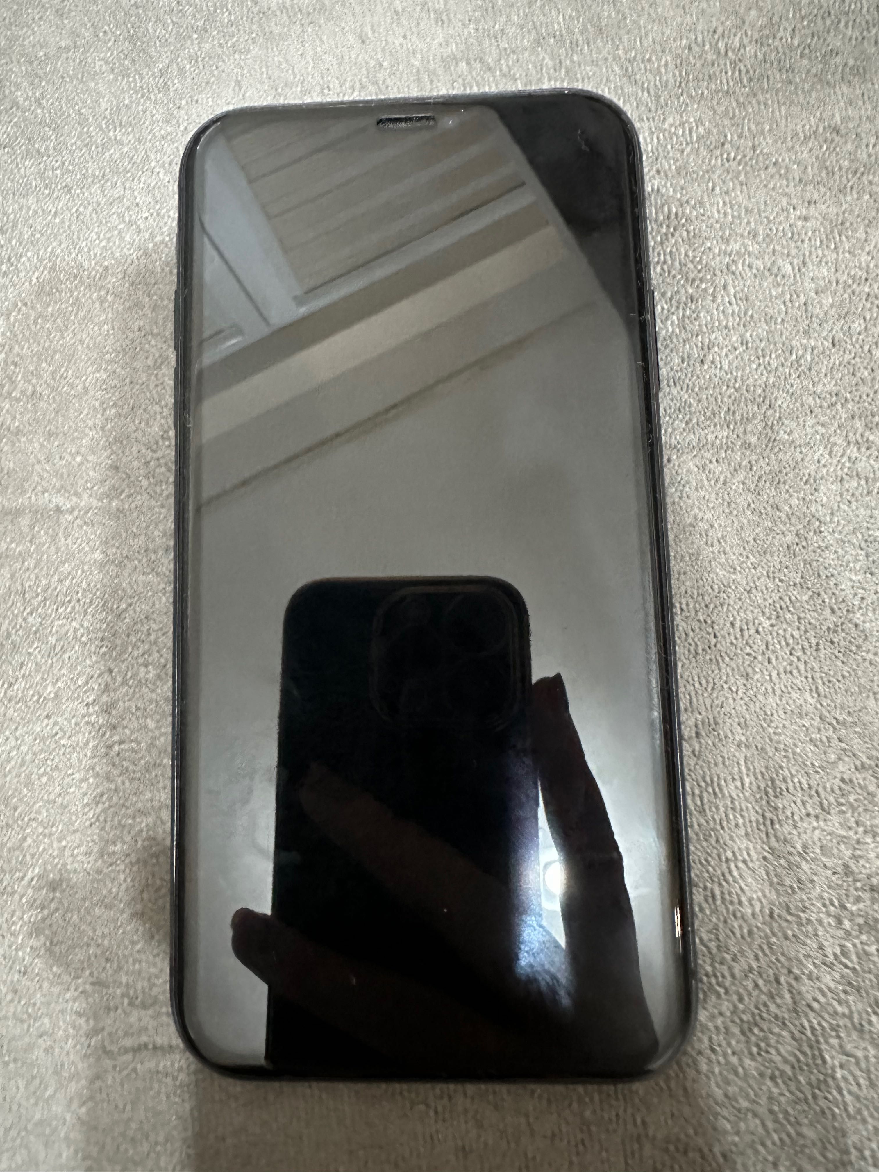 Iphone 11 black 64gb чисто нов