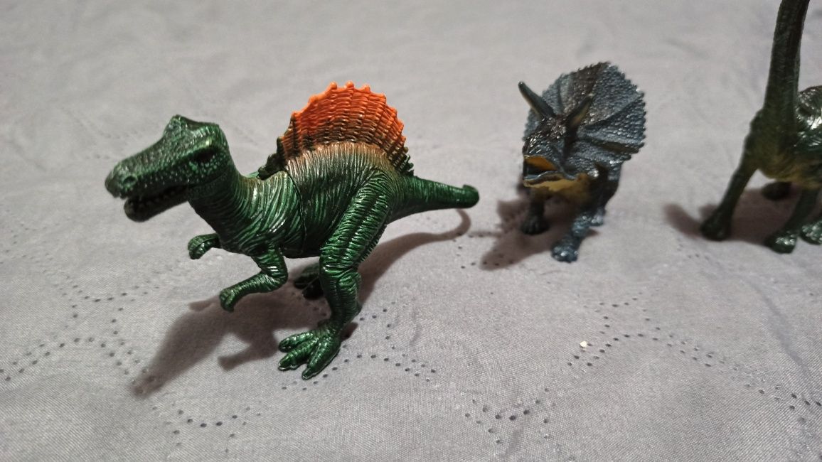 Set 4 dinozauri de jucarie