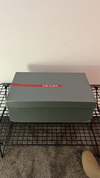 prada cups rosii