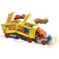 Set Hot Wheels by Mattel Camion coliziune cu 2 masinute