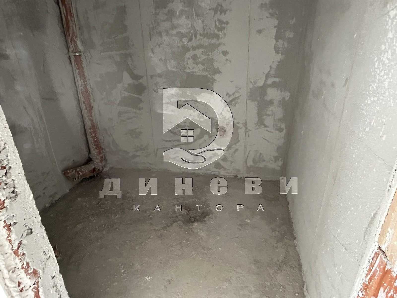 Тристаен апартамент над Медицински факултет