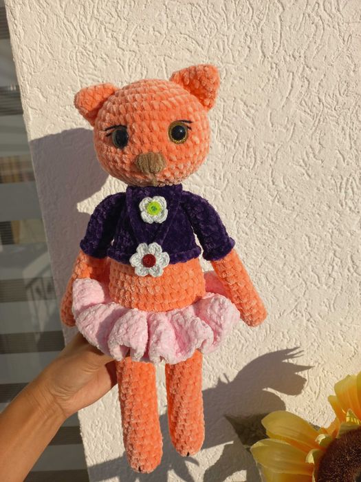 Коте с височина около 38см.