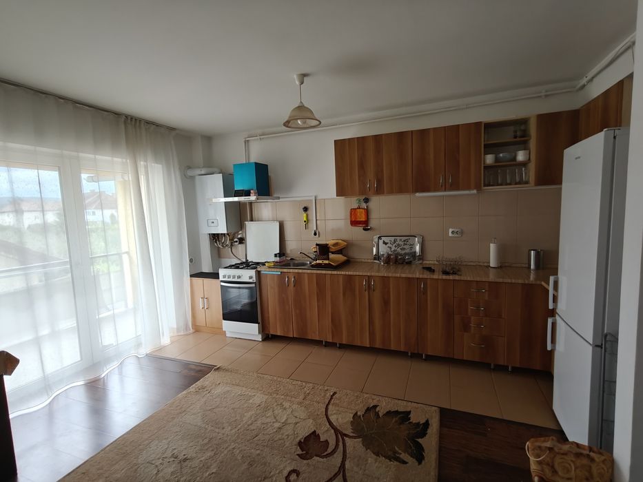 Dau in chirie apartament living open-space plus dormitor