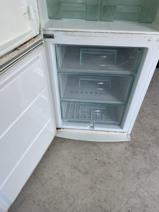 Frigider electrolux