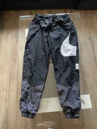 Pantaloni nike(foita)