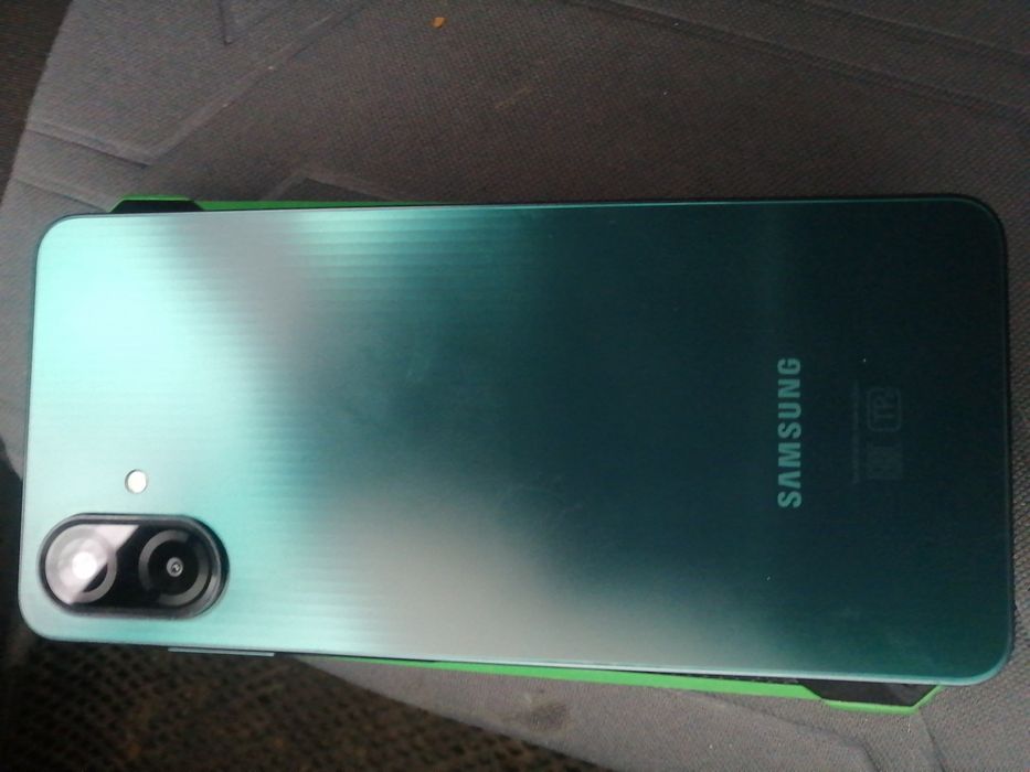 Срочно продам смартфон самсунг А07