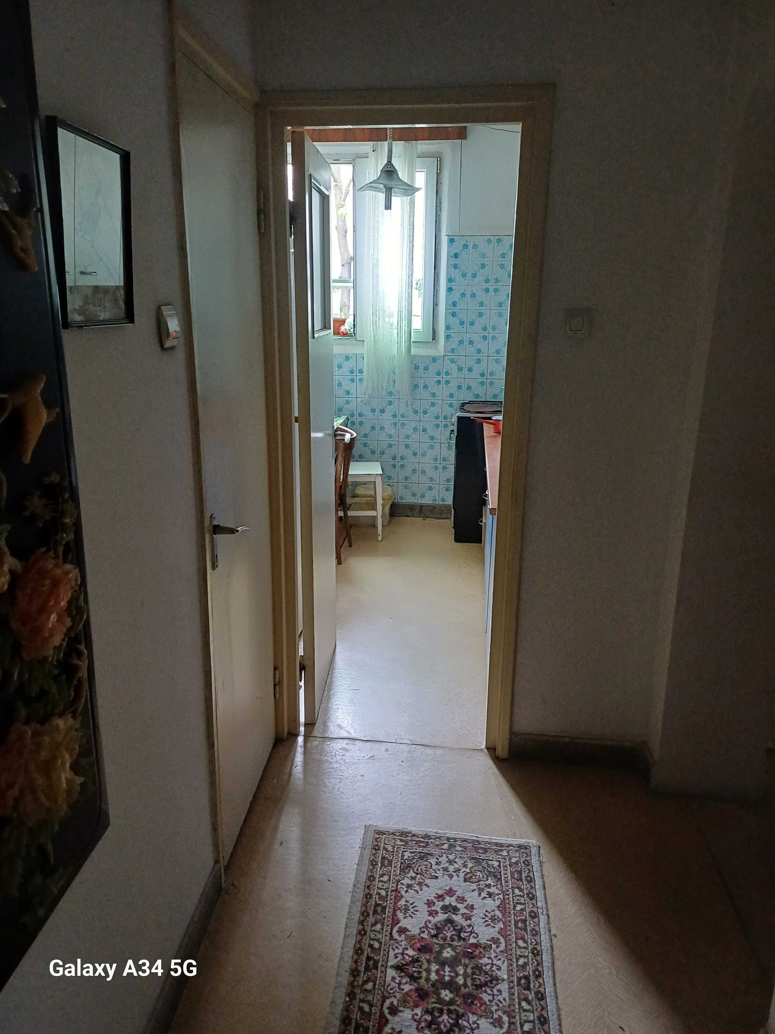 Vind apartament 3camere in București zona titan