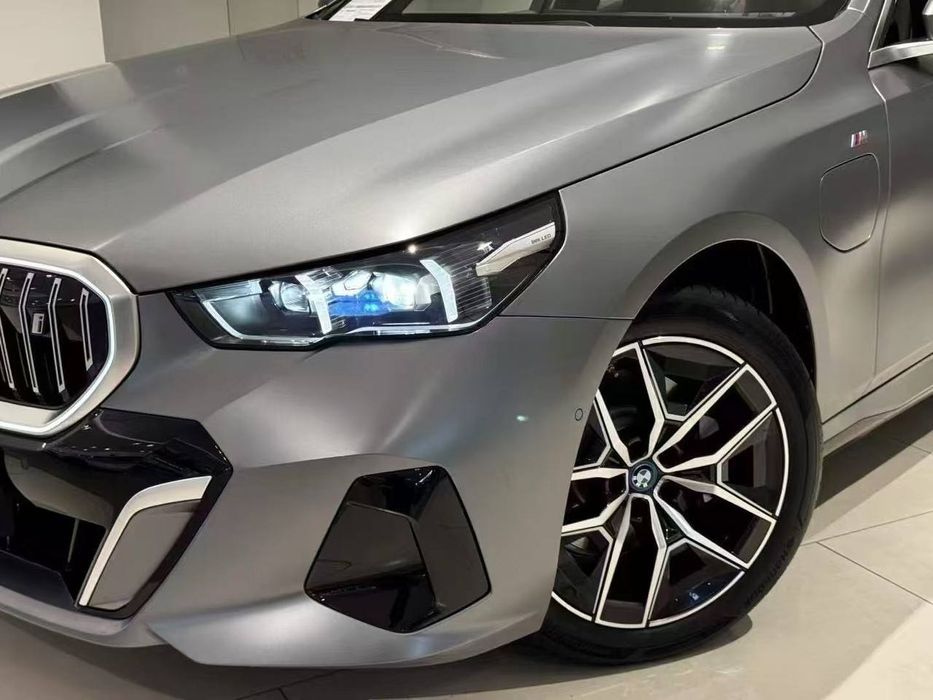 BMW  i5 edrive 35l sport