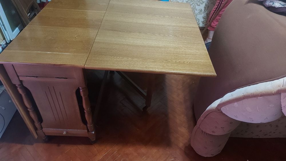 Masa extensibila lemn cu 6 scaune