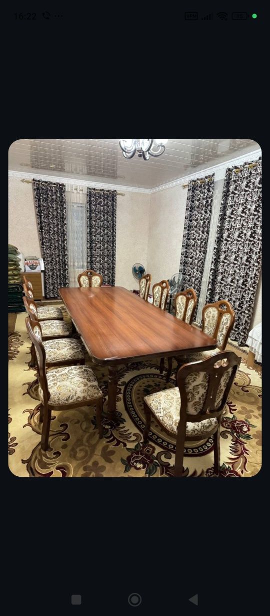 Стол стулья и стенка
