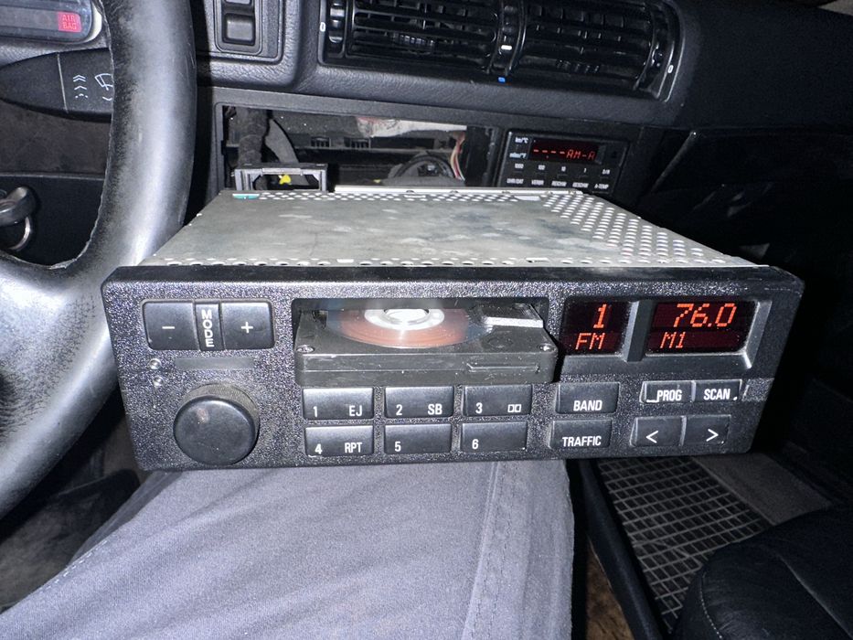 Магниттофон касетный BMW  е 34 -36